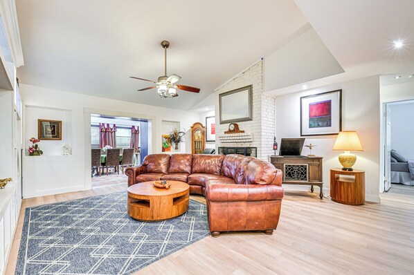 Flower Mound Vacation Rental | 5BR | 4BA | 3,061 Sq Ft | Steps to Enter