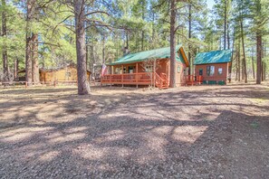 Property Exterior | Driveway (3 Vehicles)