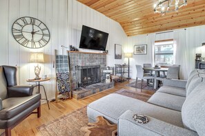 Living Room | 1st Floor | Smart TV | Central A/C & Heating