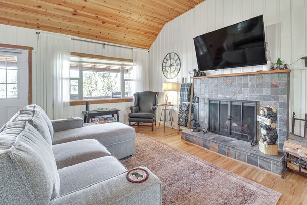 Pinetop Vacation Rental | 3BR | 2BA | 1,100 Sq Ft | Stairs Required