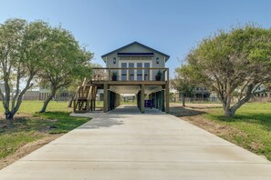 Property Exterior | Driveway (4 Vehicles) | Boat Trailers Allowed