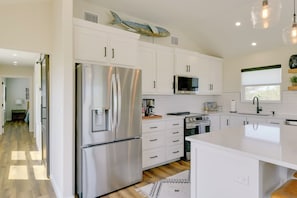 Kitchen | Dishwasher | Keurig | Drip Coffee Pot