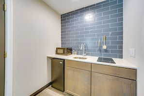 Kitchenette | Single-Story Apartment | Self Check-In