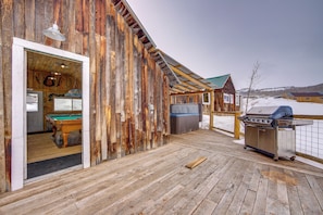 Community Amenities | Game Room | Hot Tub