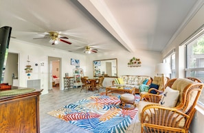 Living Room | Central A/C | Free WiFi | Board Games