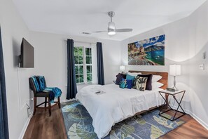 Indigo Suite|Smart TV|Alarm Clock w/charger|Fluffy Comforter|Ceiling Fan