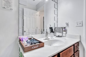 Hall Bath|Fluffy Towels|Shampoo|Conditioner|Body Wash|Makeup Towels and Mirror