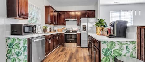 Fully Stocked Kitchen|High Chair|Coffee/Tea Station|Baking Dishes|Utensils