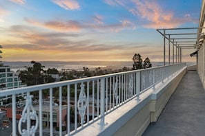 Wyndham(WorldMark)InnatthePark_3_rooftop-balcony-inn-at