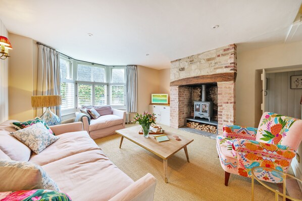 Fern House, Evershot: The attractive sitting room with plenty of space