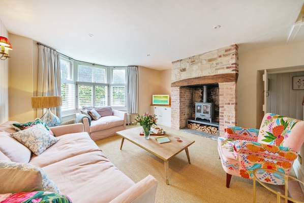 Fern House, Evershot: The attractive sitting room with plenty of space
