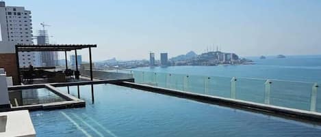 Piscine sur le toit