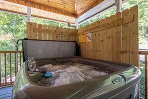 Outdoor spa tub