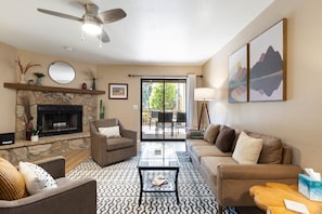 Living room, Sofa, two arm chairs with access to the outside via the sliding door.
