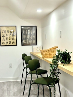 Dining Area / Breakfast Bar