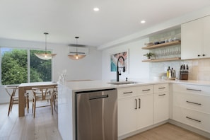 Kitchen - Brand new stainless steel appliances