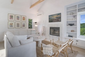 Living Room - Smart TV