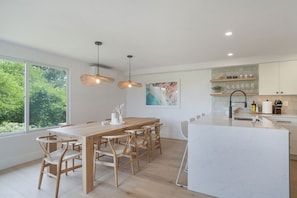 Chef's Kitchen / Dining Area - Seating for 8 at the table + 4 counter stools