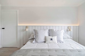 Drift off to dreamland in the king bedroom. Fresh linen and soft lighting create a tranquil ambiance for a great night's sleep.