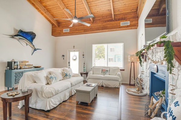 Key Largo Vacation Rental | 2BR | 2BA | 1,500 Sq Ft | 1 Step Required