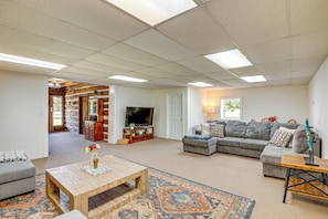 Living Room | Free WiFi | Flat-Screen TV | Central A/C