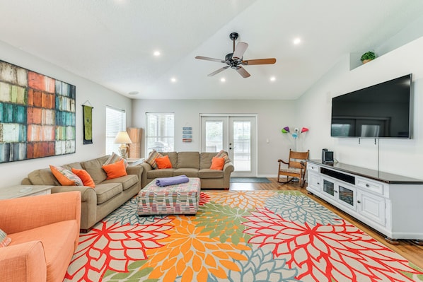 Bradenton Vacation Rental | 4BR | 2BA | 1,956 Sq Ft | Small Step for Entry