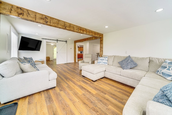 Coxs Creek Vacation Rental | 2BR | 1BA | 1 Step to Enter | 1,200 Sq Ft
