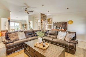 Living Room | Free WiFi | Central A/C & Heating | Smart TV