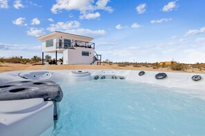 Bain à remous extérieur