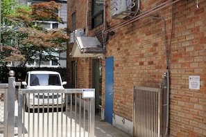 Please come inside this gate.