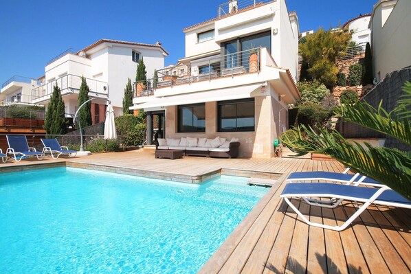 Holiday Home Swimming Pool