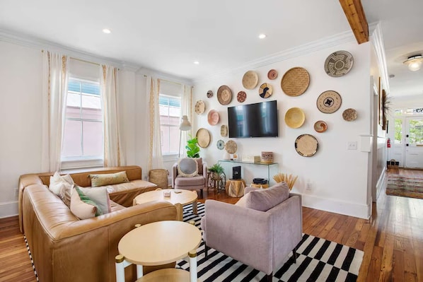 A harmonious blend of modern lines and boho textures make this living room totally Instagram-worthy.