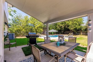 Savor the joy of cooking alfresco with our gas grill, creating delicious meals while enjoying quality moments with your family and friends.