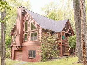 Perfectly balanced between rustic charm and refined style your mountain retreat begins here.