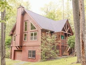 Perfectly balanced between rustic charm and refined style your mountain retreat begins here.