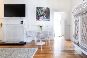 Sophisticated Stay with Artistic Touches