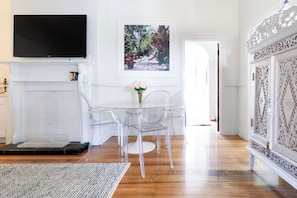 Sophisticated Stay with Artistic Touches