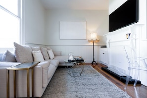 Chic Neutral Tones in a Restful Retreat