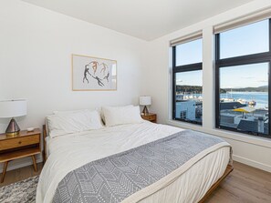 Bedroom #1: King bed with en suite