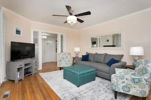 Living room with TV and Ceiling fan.