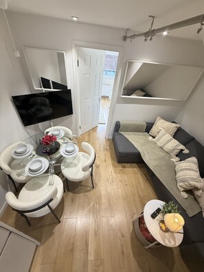 Living Room / Lounge