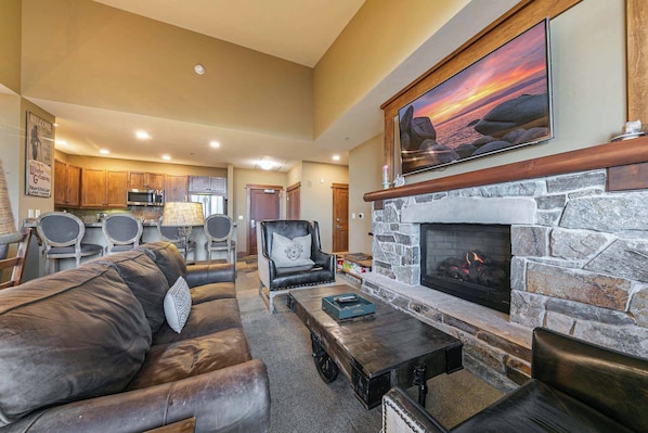 4001 Northstar Dr Unit 509-print-009-018-Interior-3360x2240-300dpi