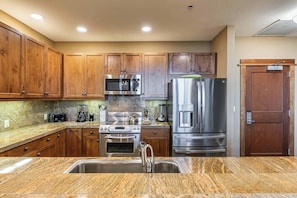 4001 Northstar Dr Unit 509-print-005-010-Interior-3300x2200-300dpi
