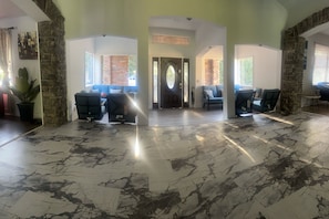 Entry/Foyer