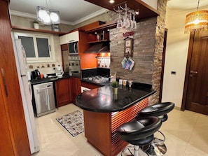 Full kitchen image 1
