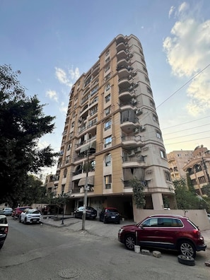 Exterior image 1