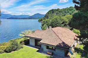Villa Isa - Ispra, Lake Maggiore - NORTHITALY VILLAS Vacation rental