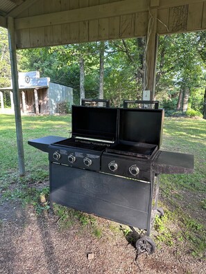 Propane grill and griddle