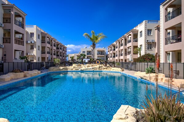 Pool (Outdoor)