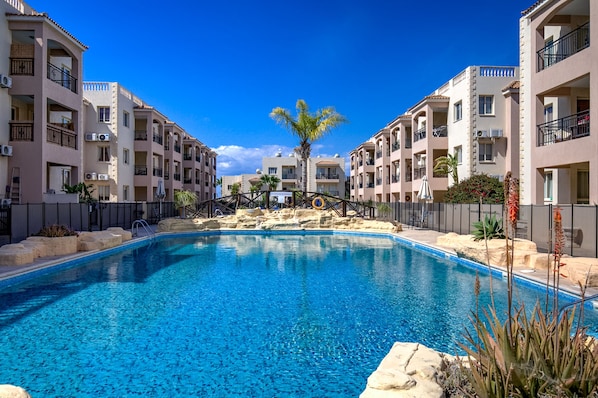 Pool (Outdoor)